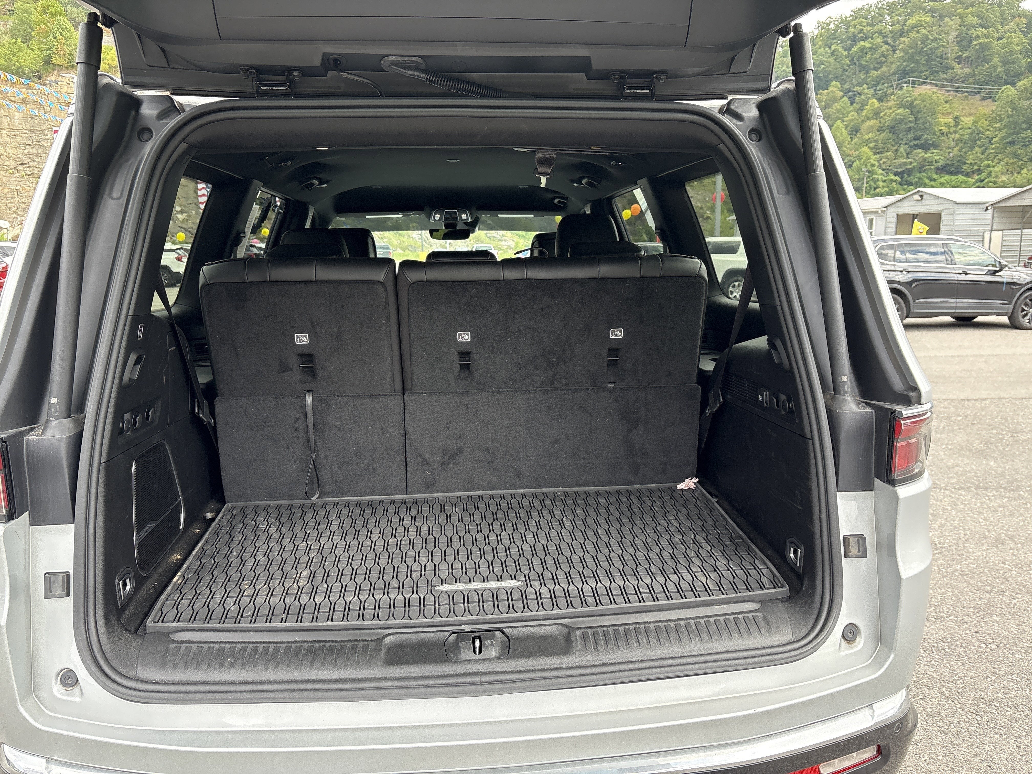 2024 Jeep Wagoneer Base