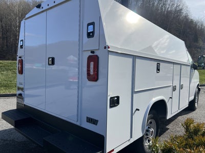 2025 GMC Savana Cutaway 3500 1WT