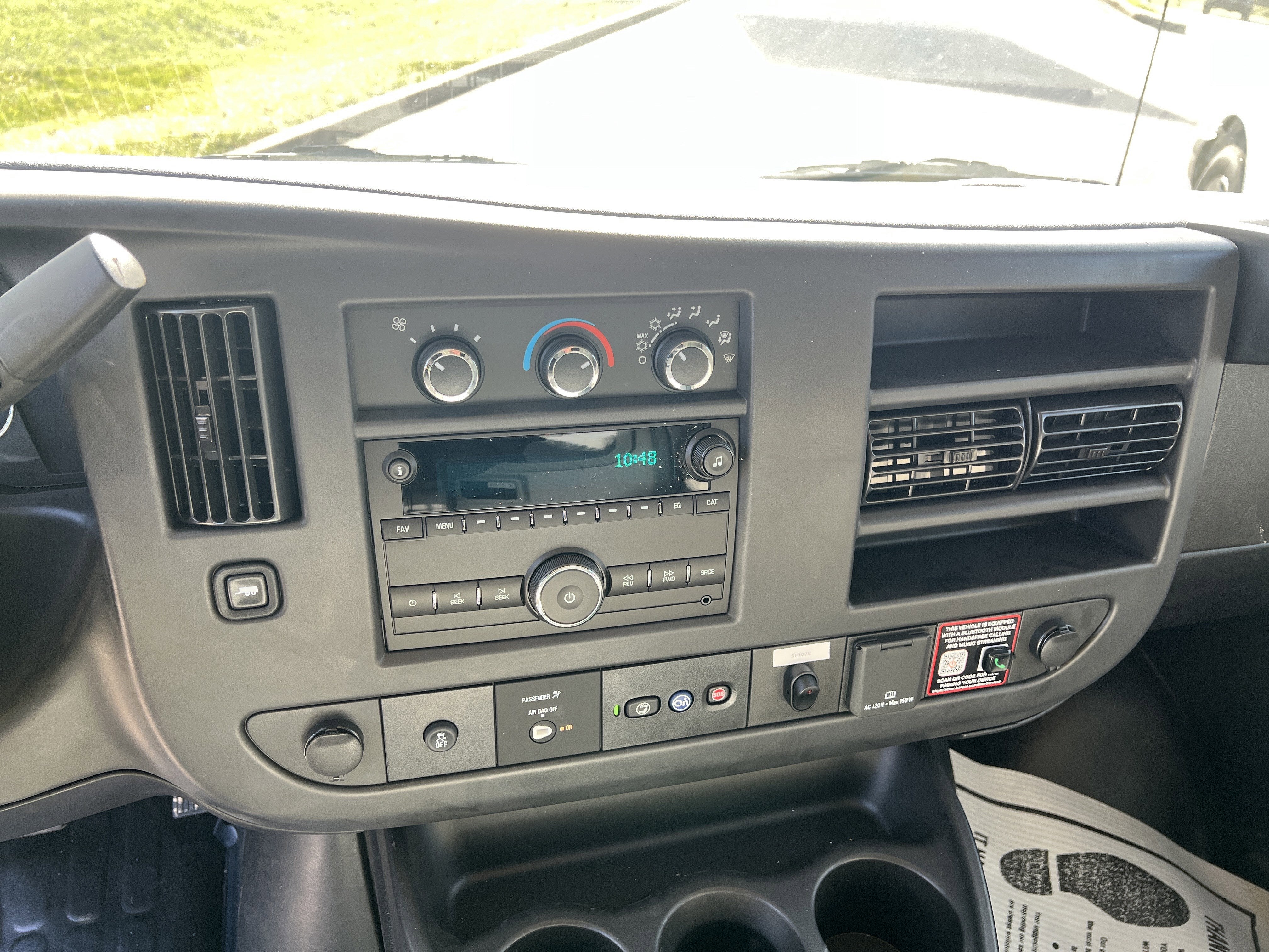 2025 GMC Savana Cutaway 3500 1WT