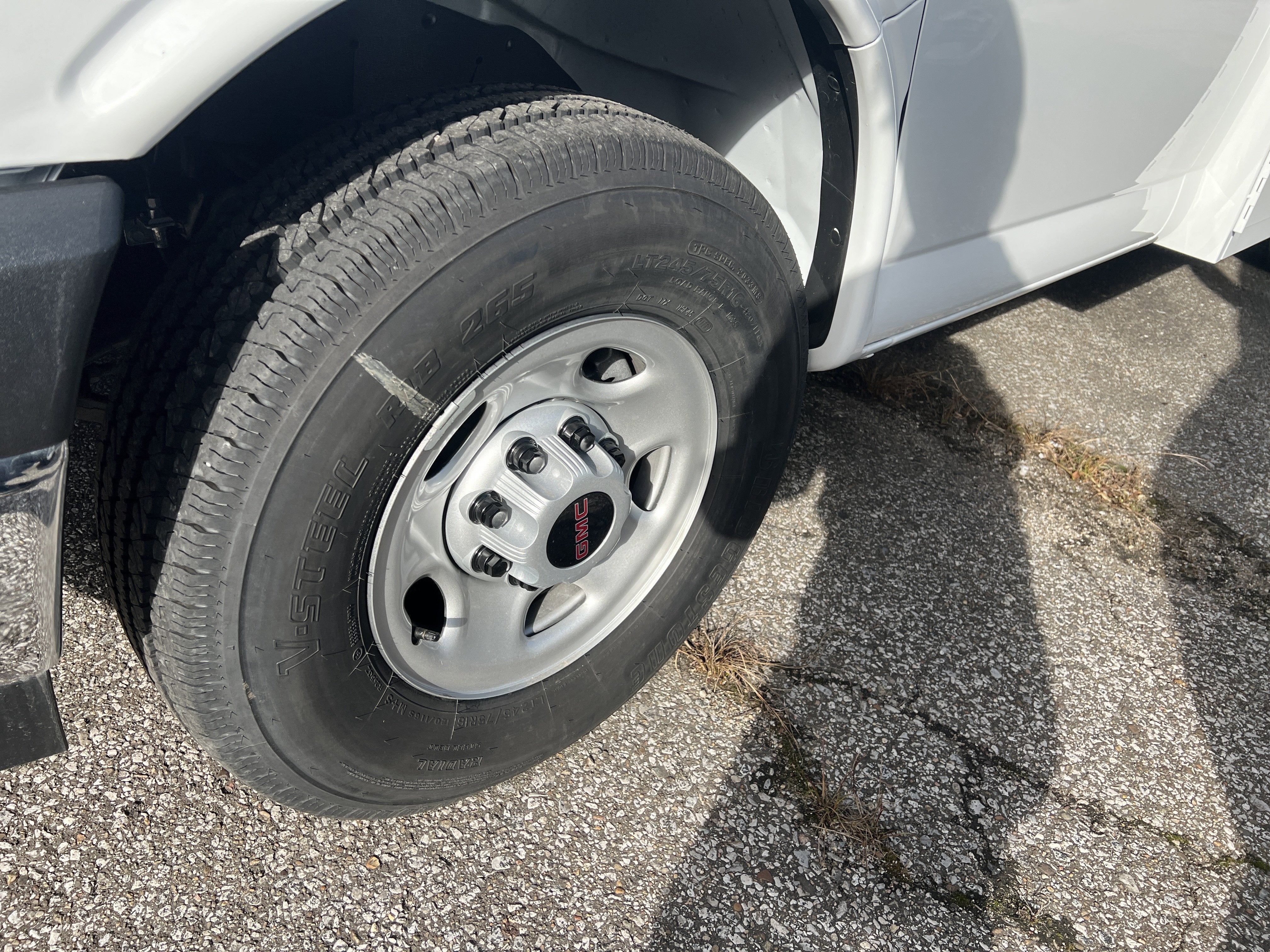 2025 GMC Savana Cutaway 3500 1WT