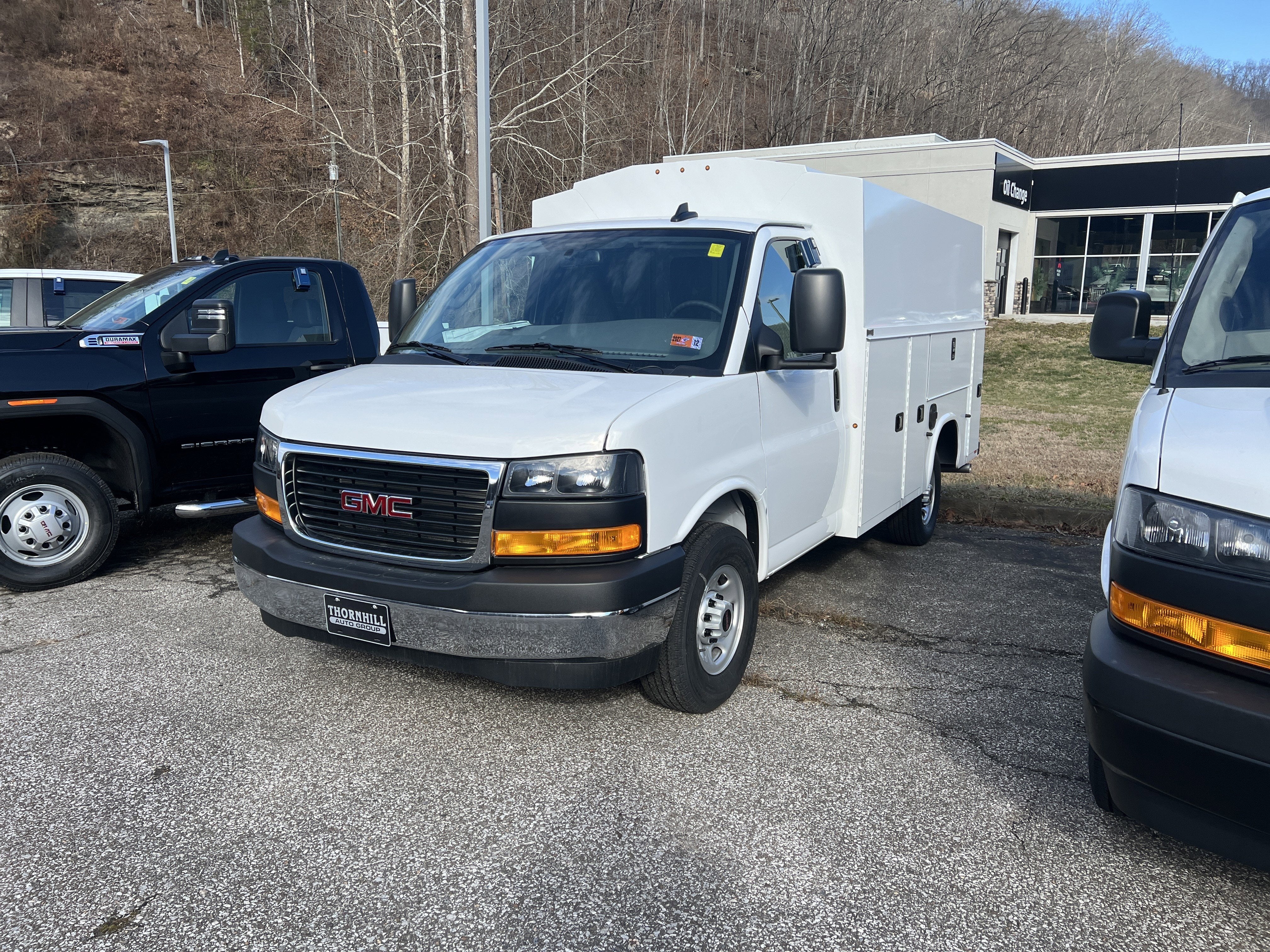 2025 GMC Savana Cutaway 3500 1WT