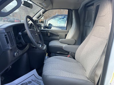 2025 GMC Savana Cutaway 3500 1WT