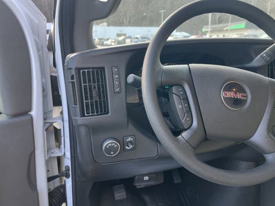 2025 GMC Savana Cutaway 3500 1WT