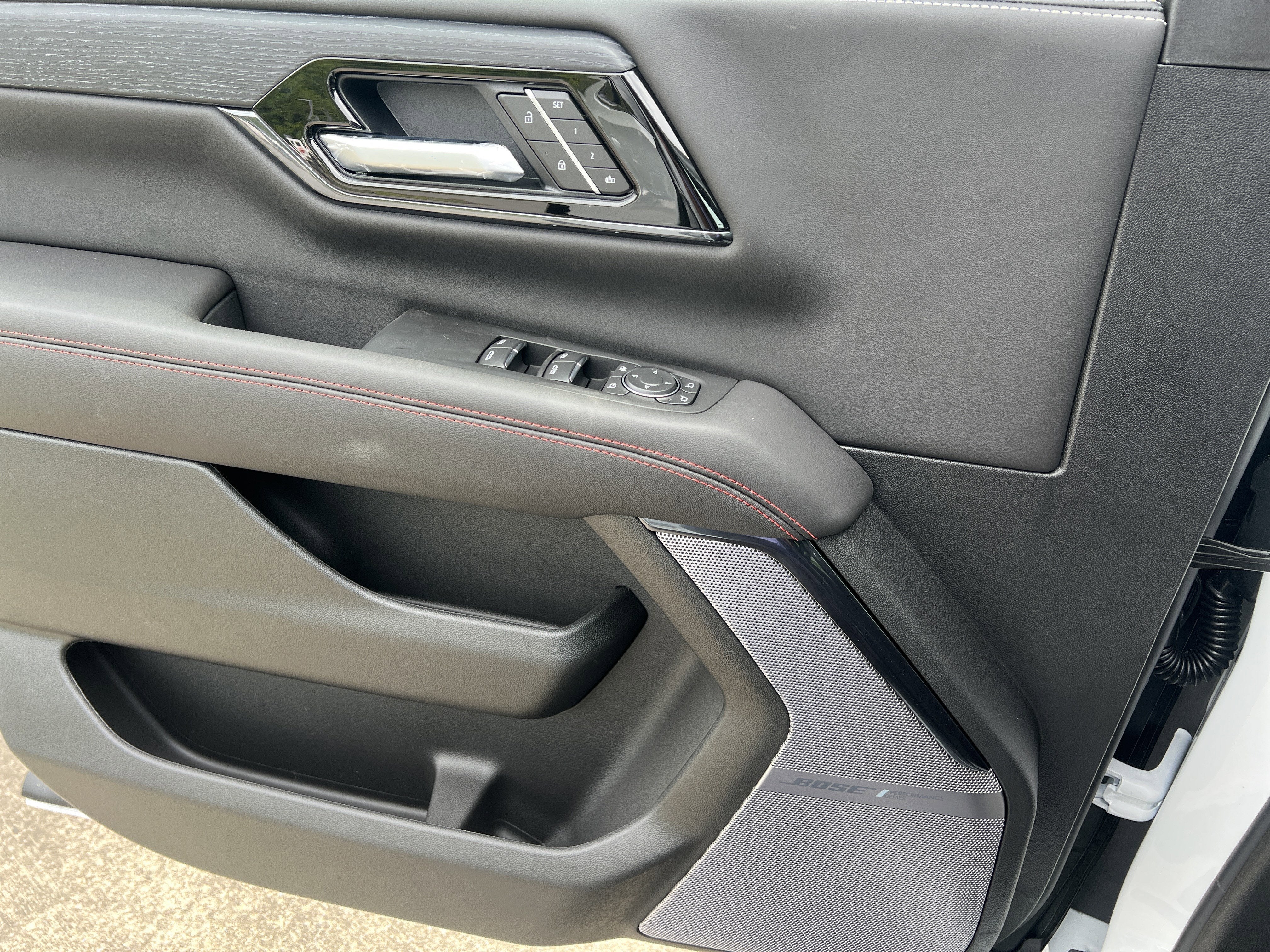 2026 GMC Yukon AT4 Ultimate - Photo 10