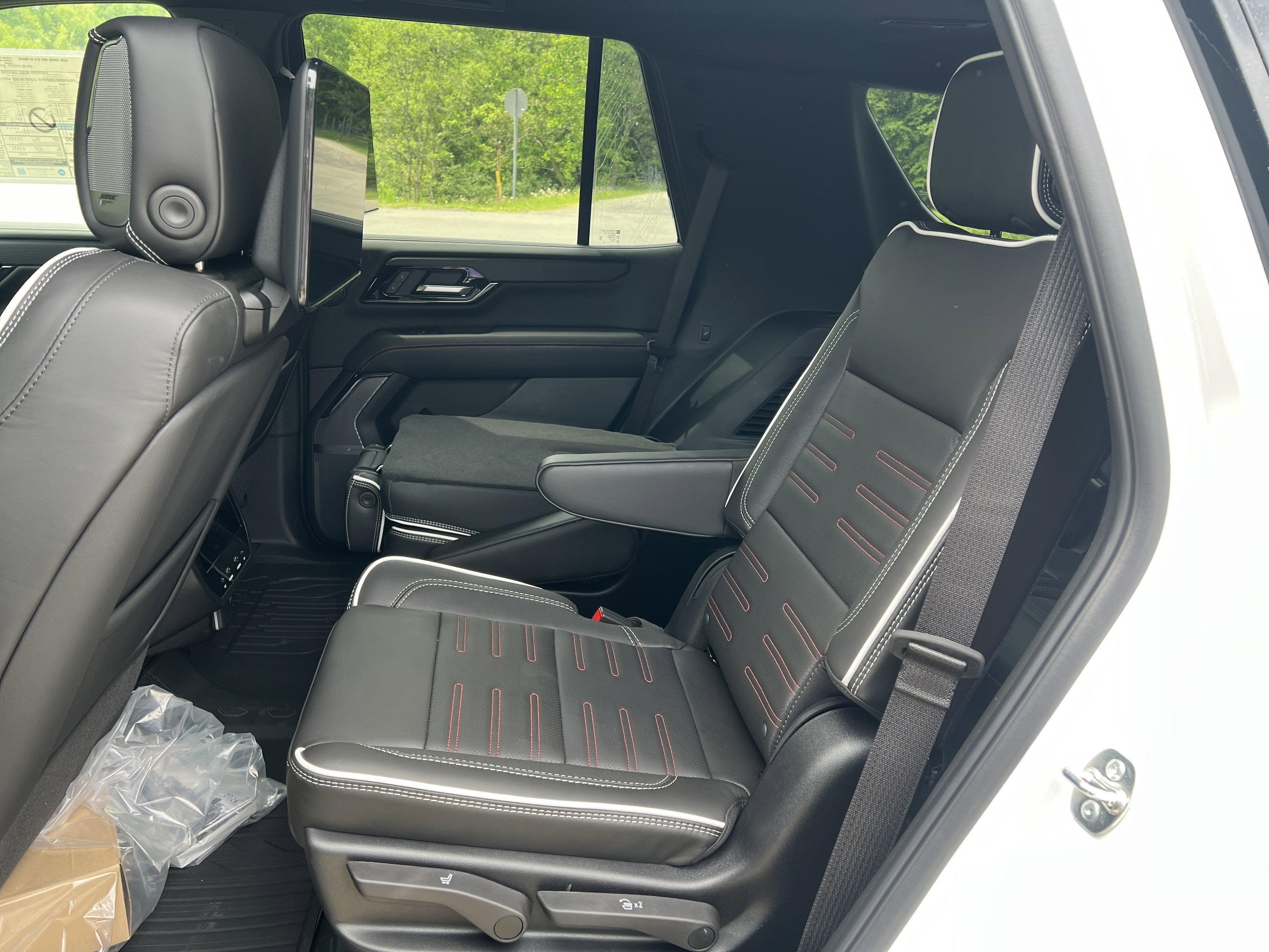 2026 GMC Yukon AT4 Ultimate - Photo 12