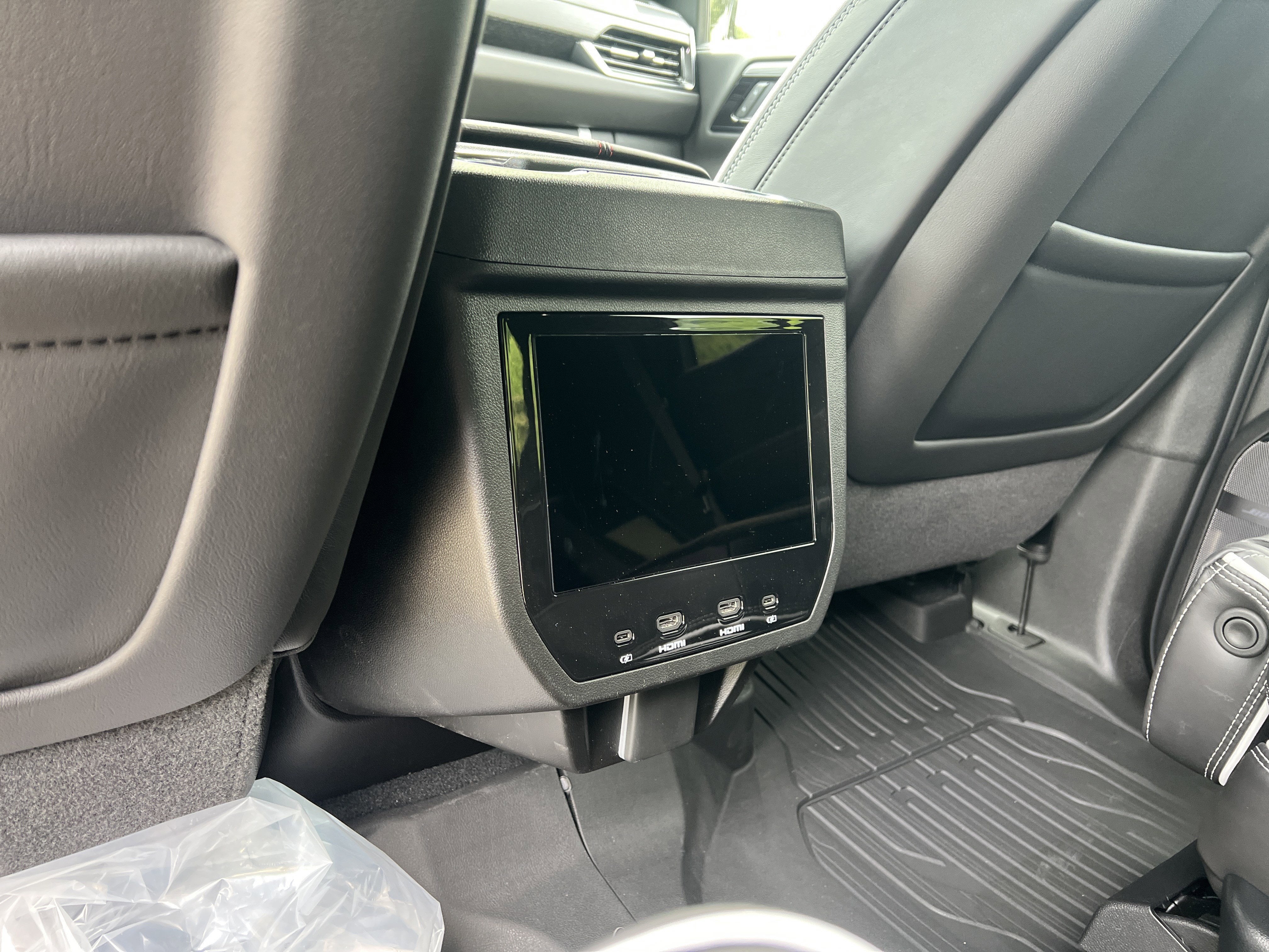 2026 GMC Yukon AT4 Ultimate - Photo 13