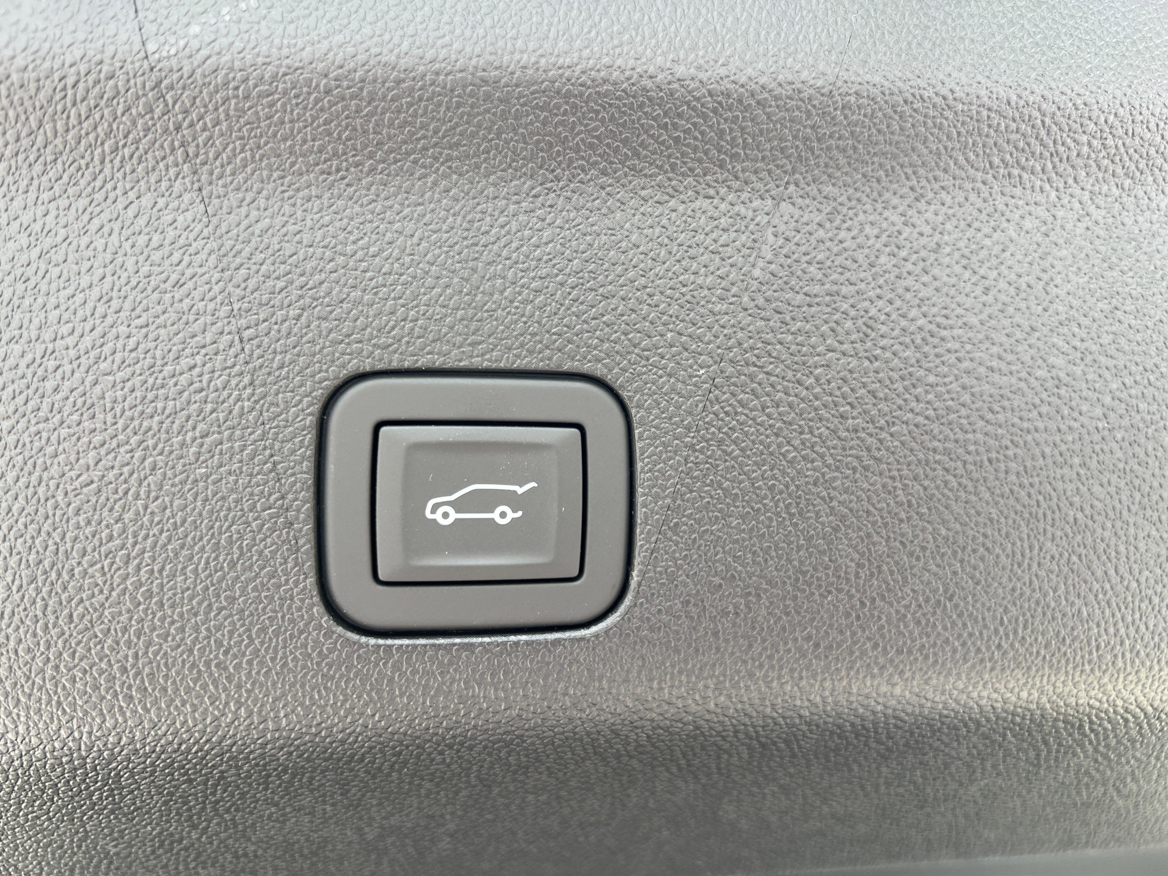 2026 GMC Yukon AT4 Ultimate - Photo 16