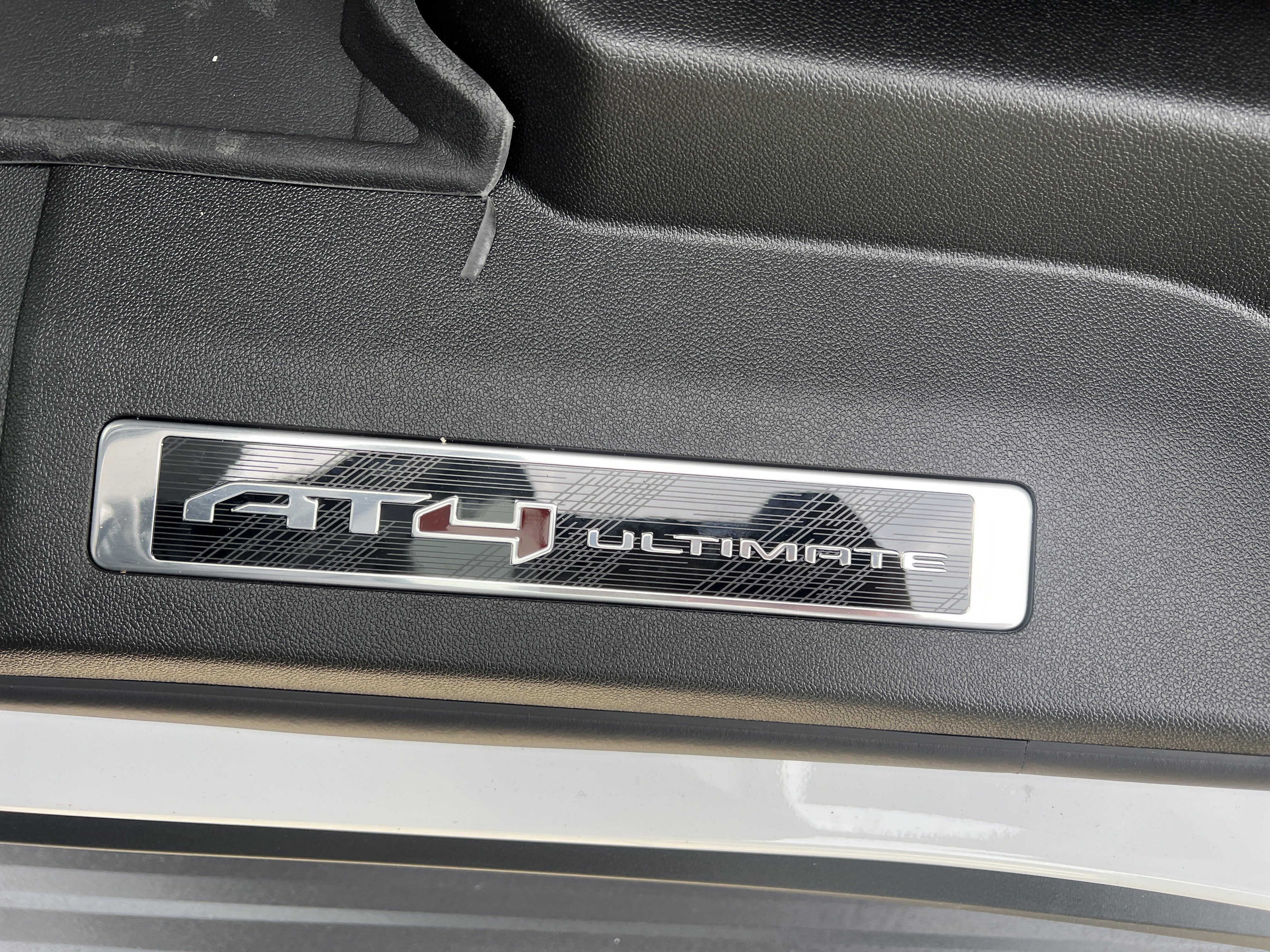 2026 GMC Yukon AT4 Ultimate - Photo 17