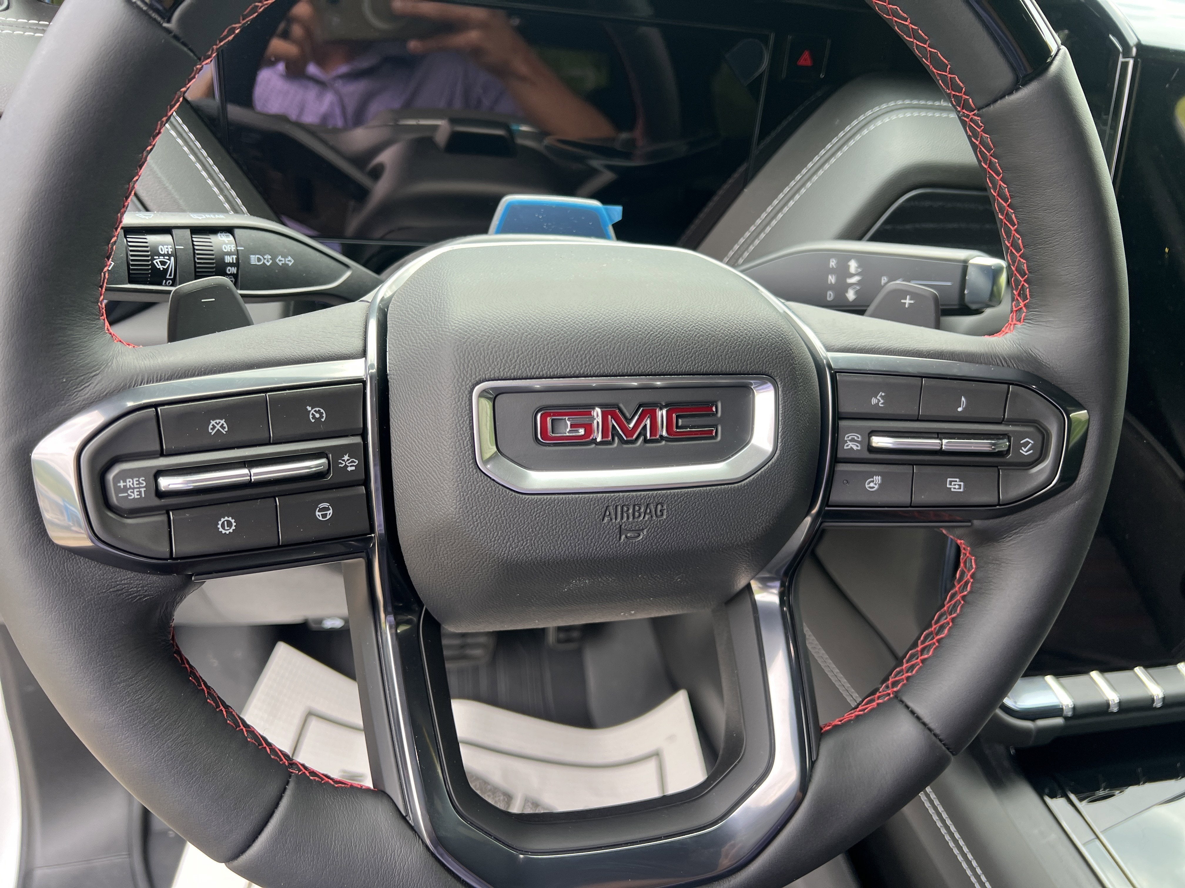 2026 GMC Yukon AT4 Ultimate - Photo 8