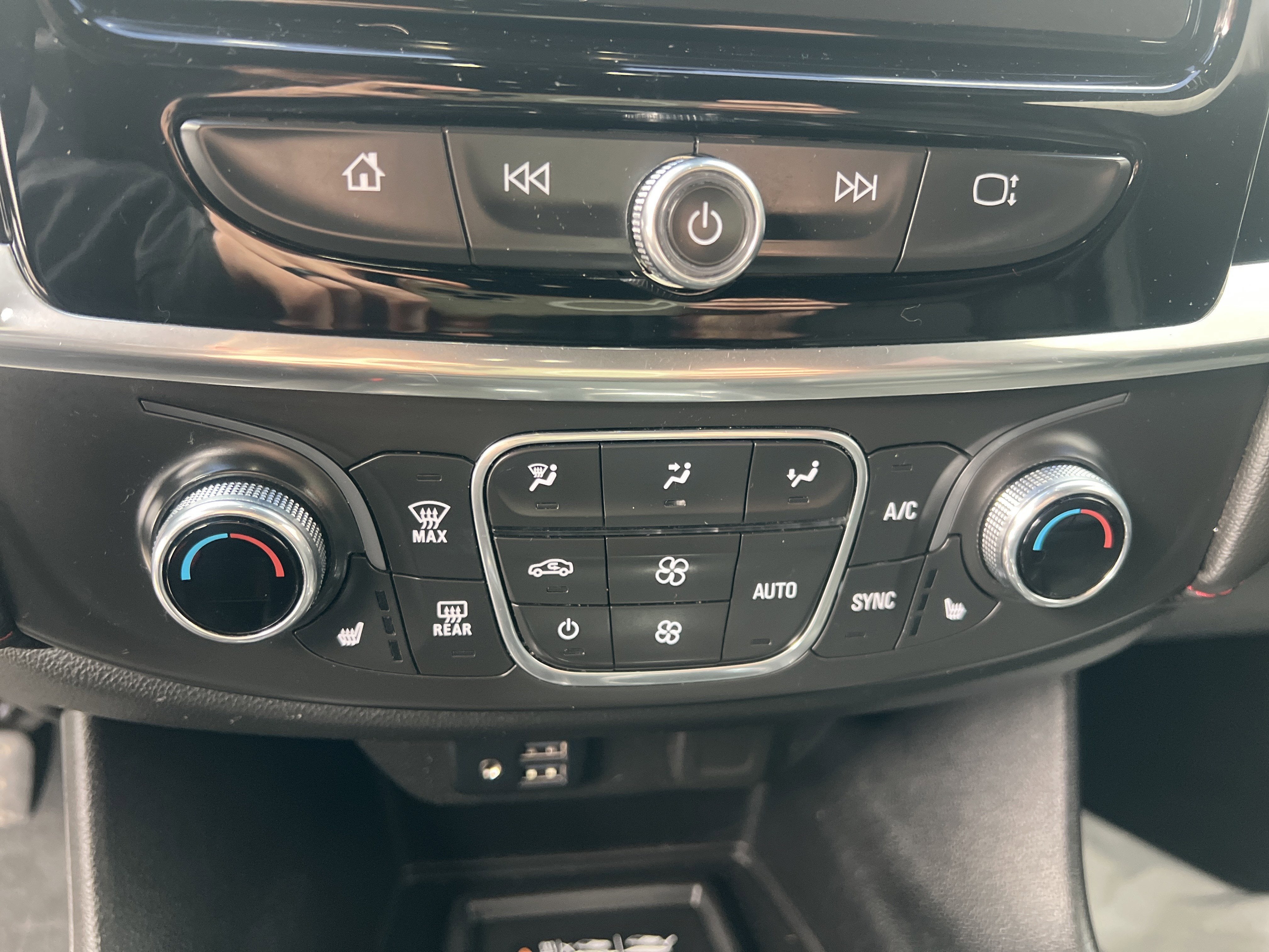 2022 Chevrolet Traverse RS