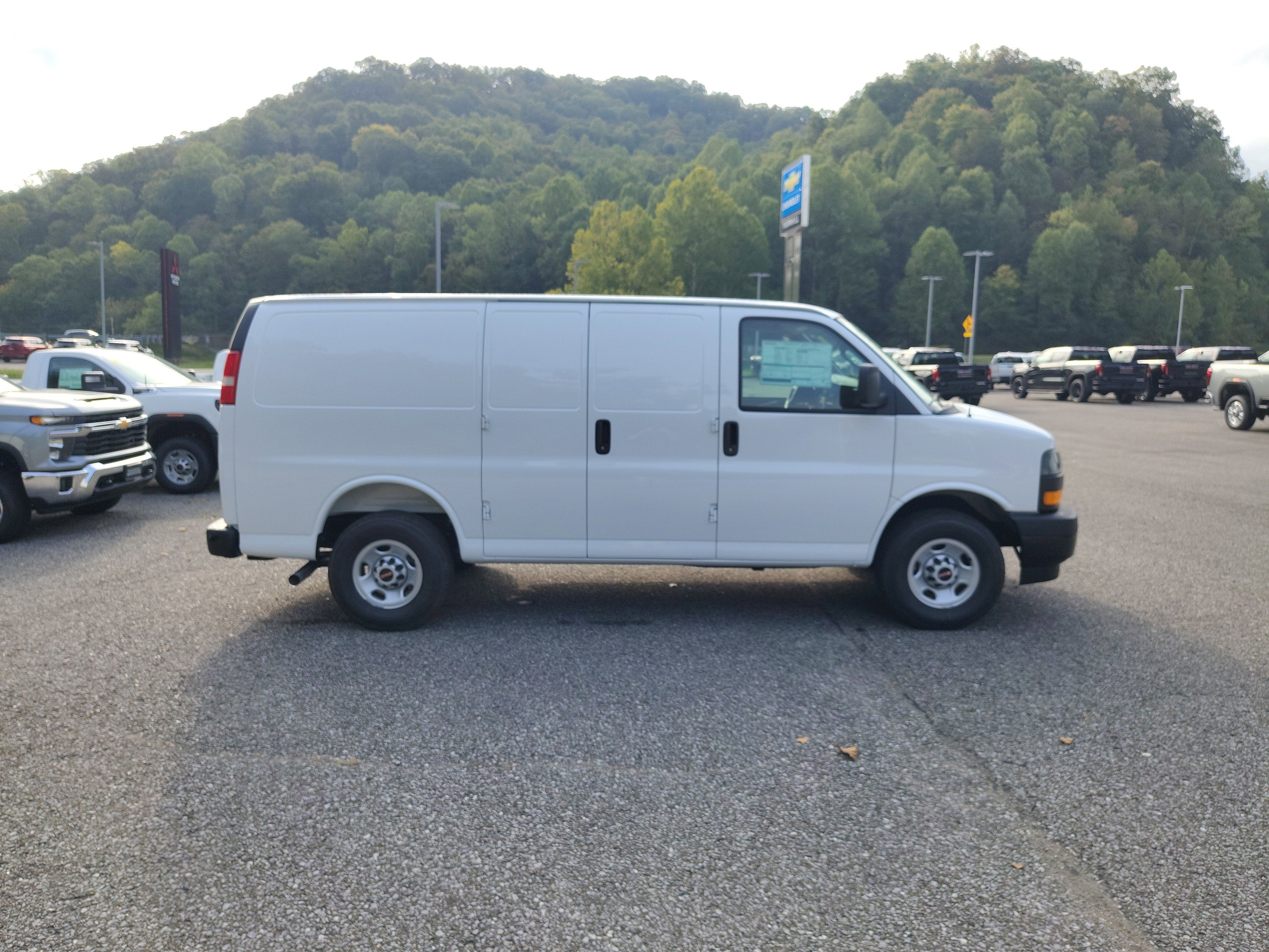 2025 GMC Savana Cargo 3500 Work Van