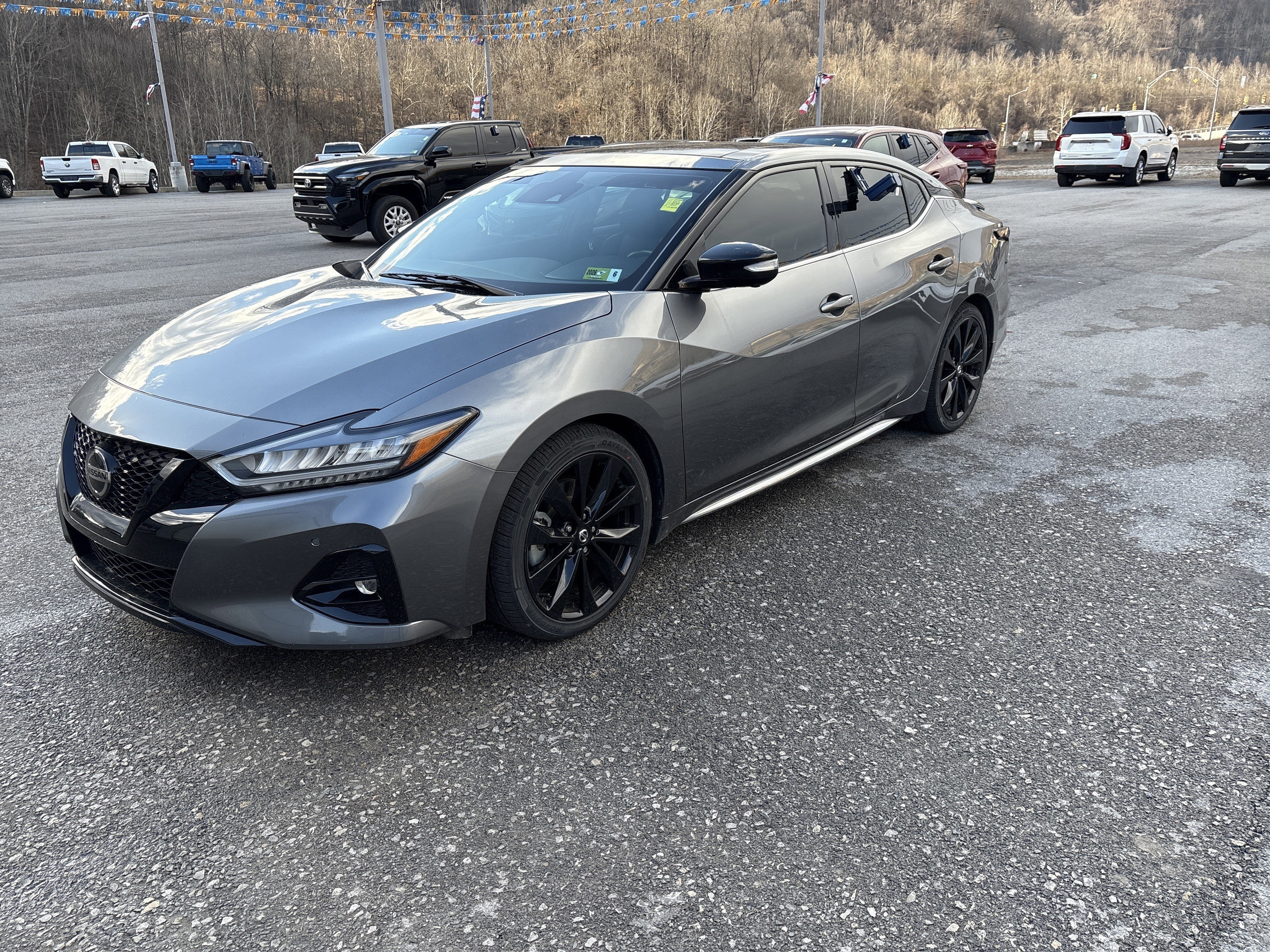 2022 Nissan Maxima SR