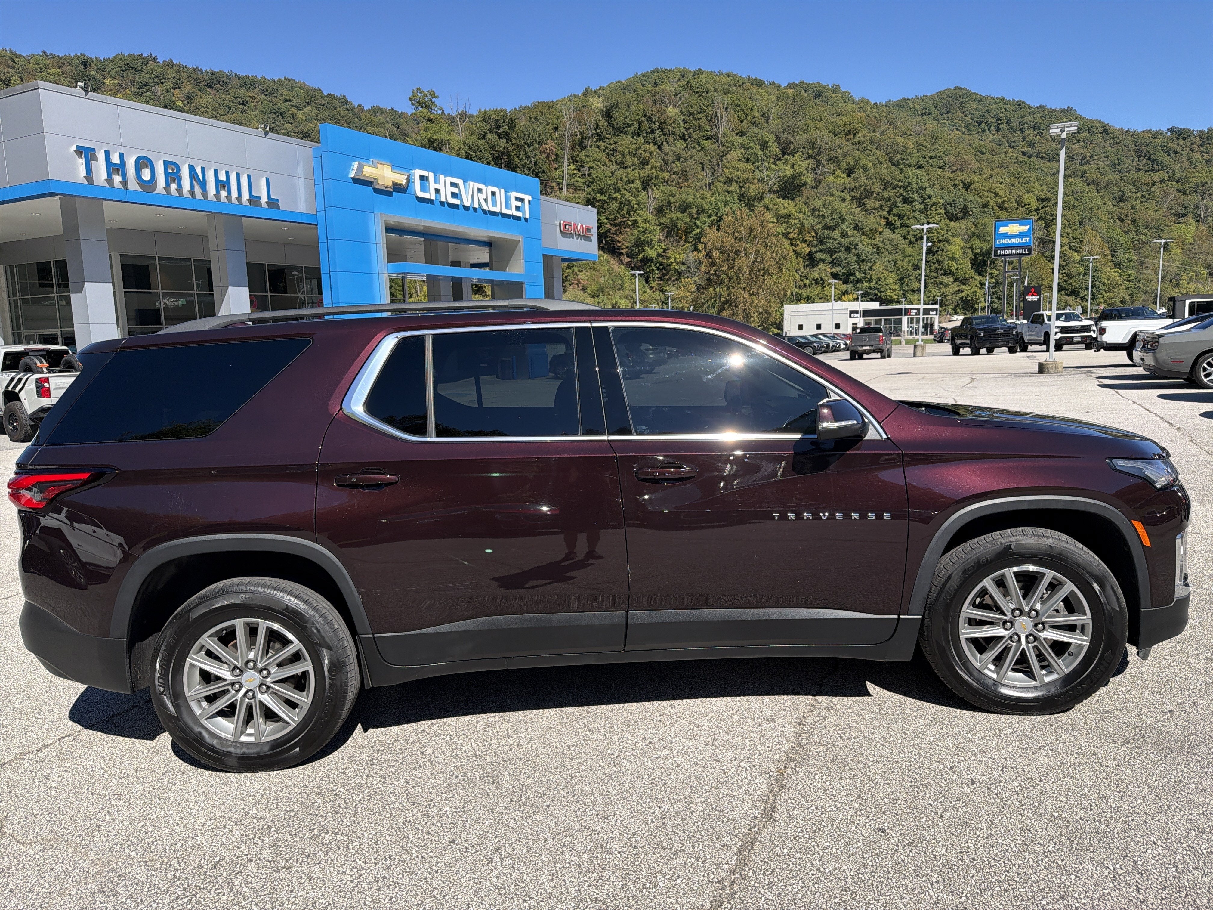2023 Chevrolet Traverse LT Cloth