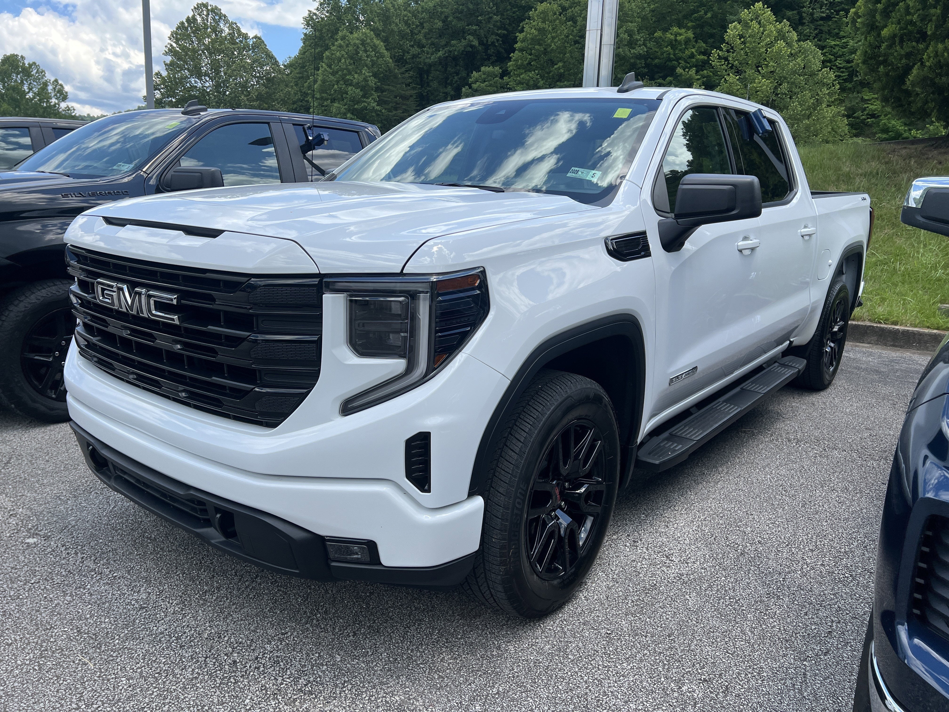 2024 GMC Sierra 1500 Elevation