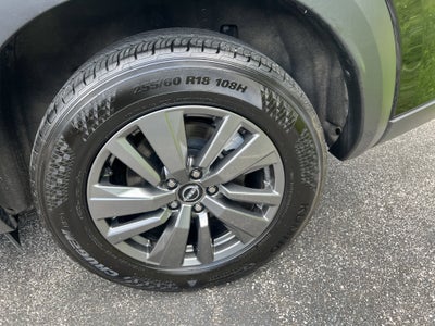 2025 Nissan Pathfinder SV