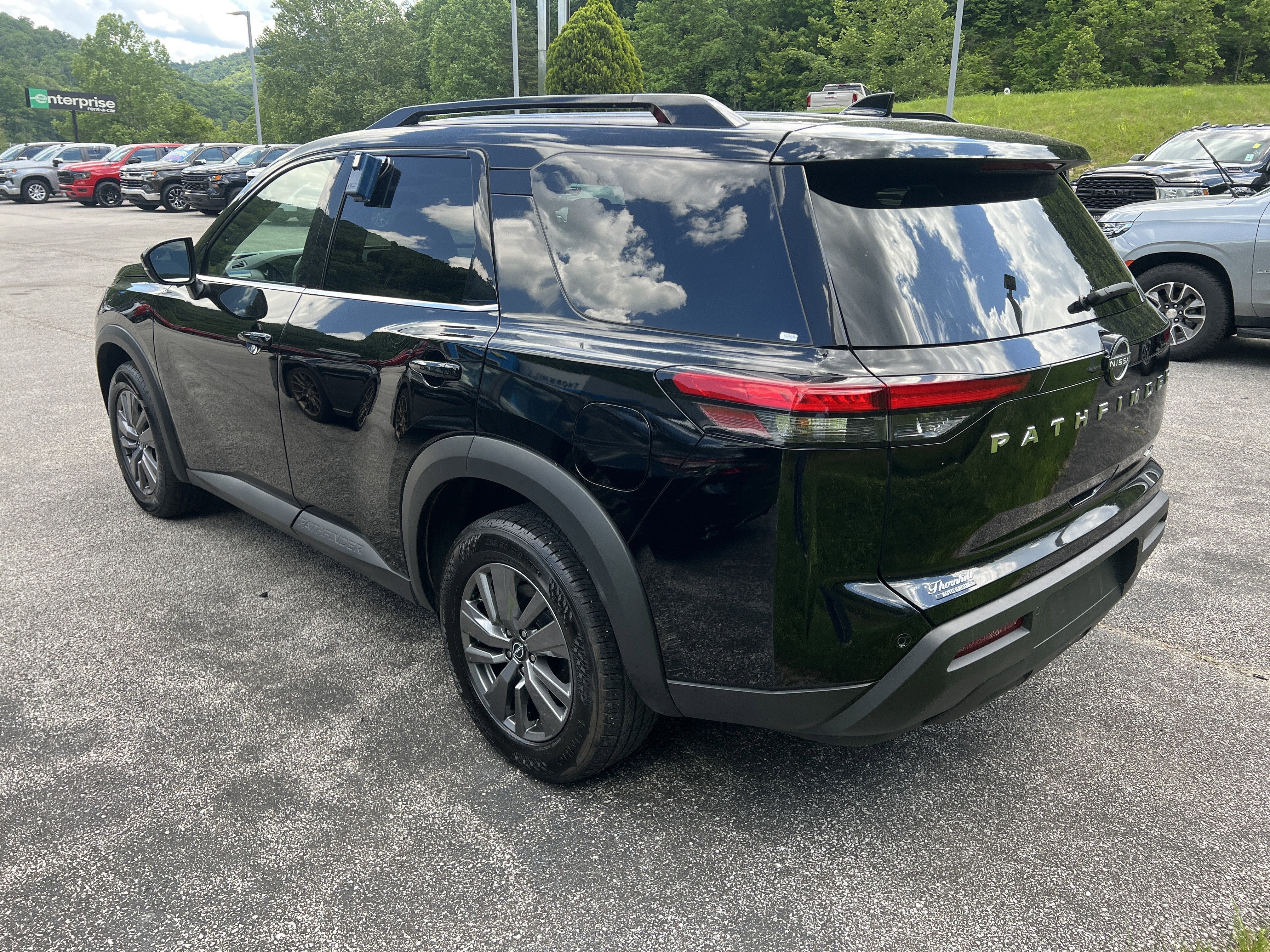 2025 Nissan Pathfinder SV