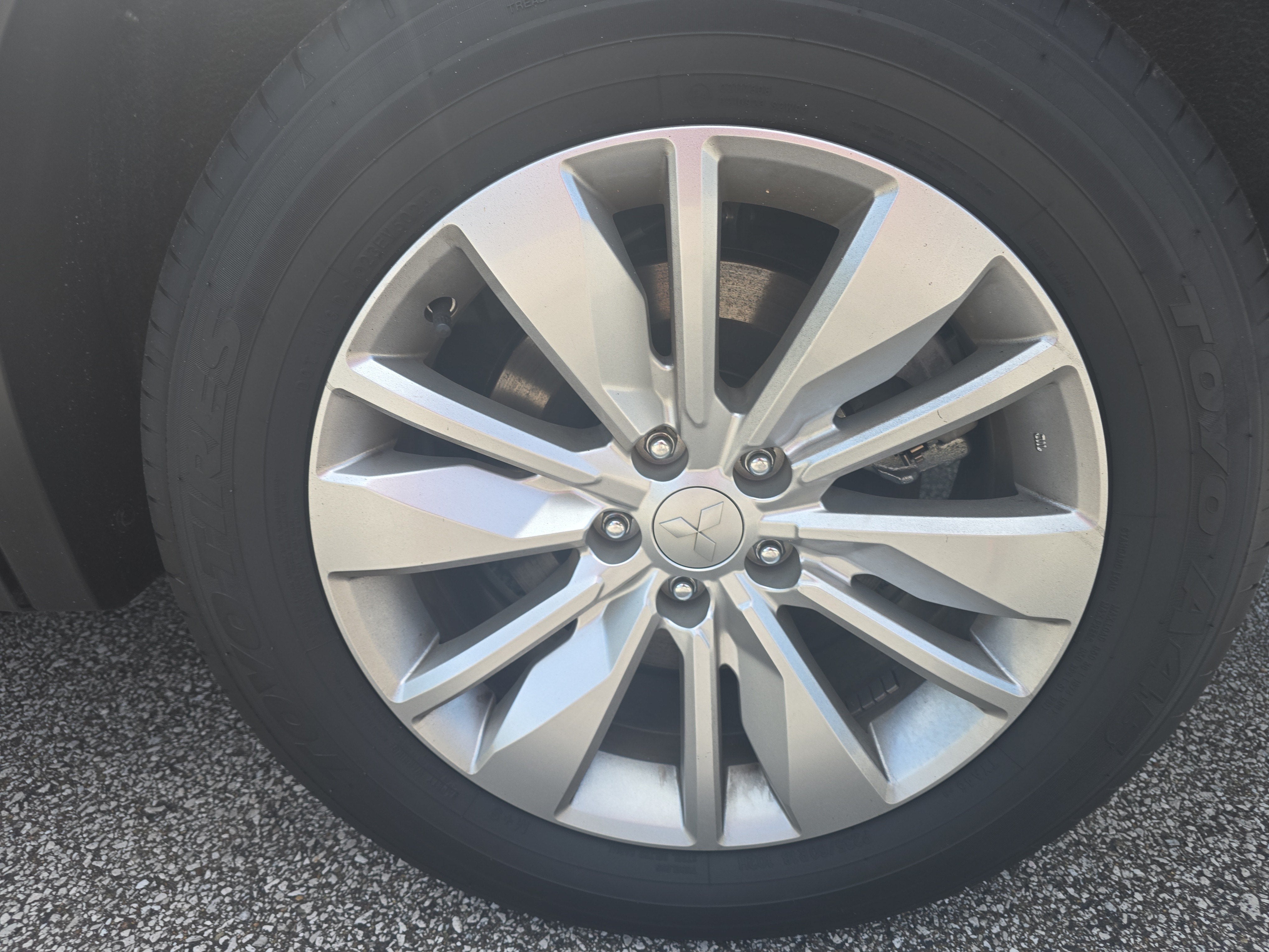 2025 Mitsubishi Outlander ES