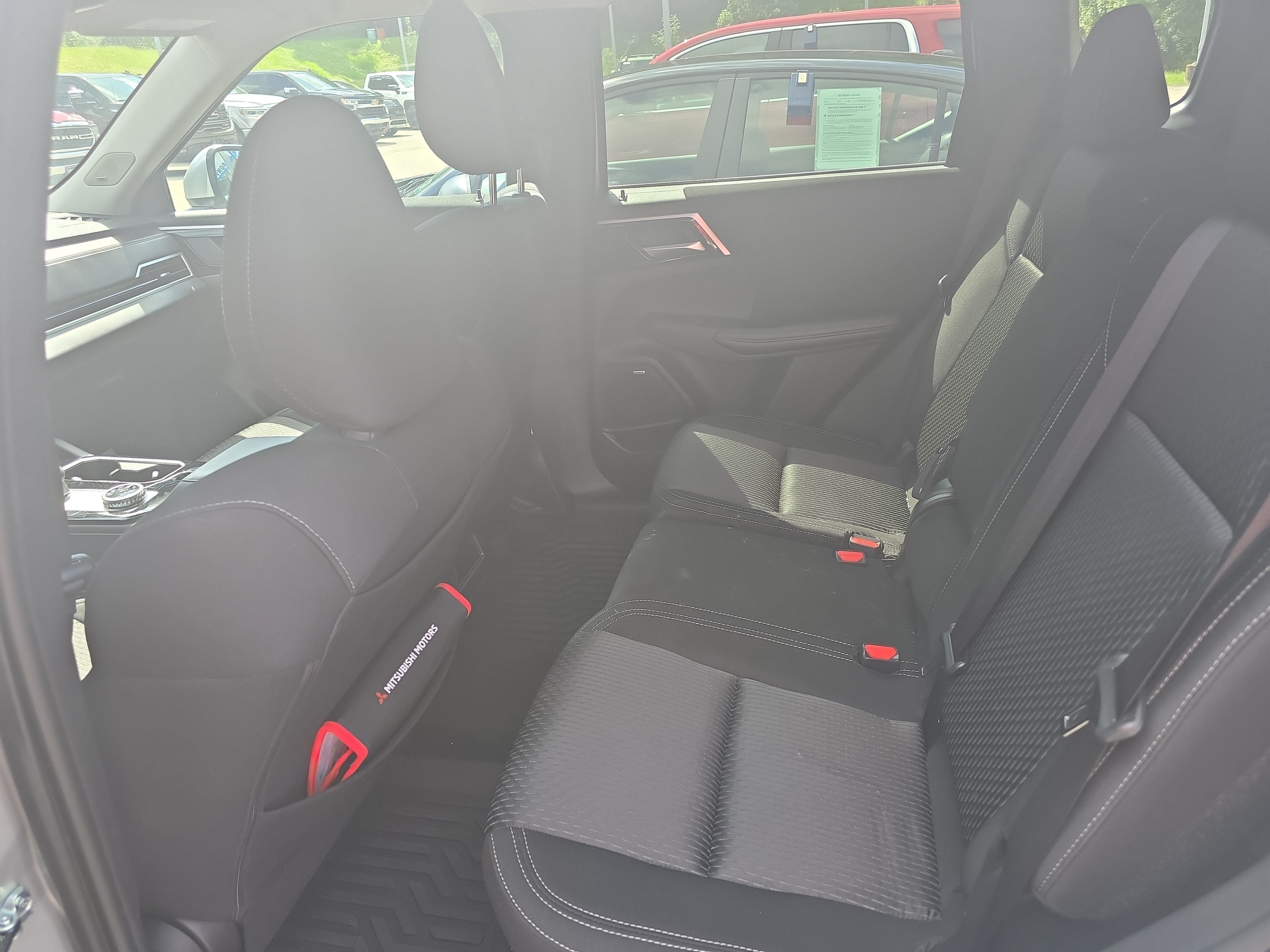 2025 Mitsubishi Outlander ES
